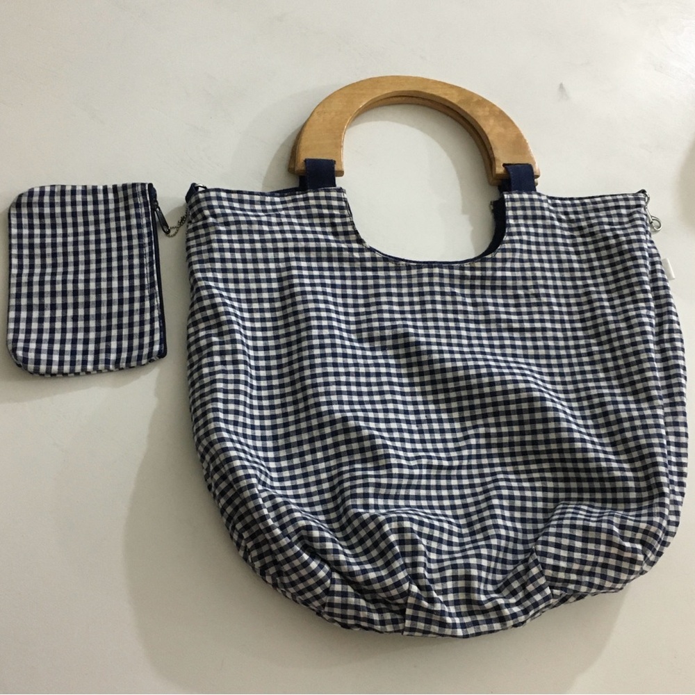 Reversible Slouchy Bag with Wood Handles - Picture 12 of 16